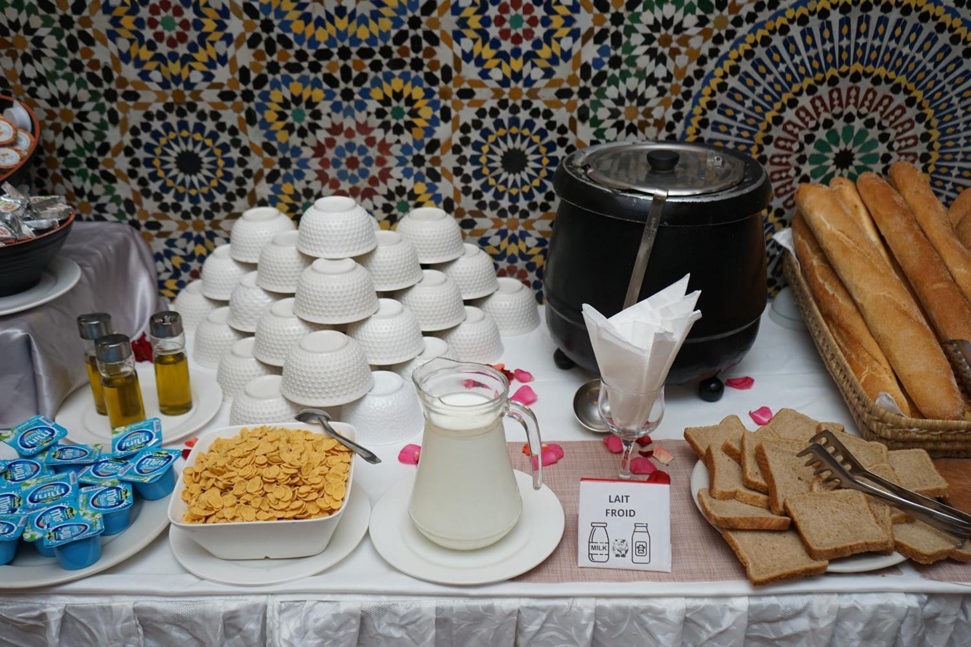 Hotel Nouzha Фес Екстериор снимка